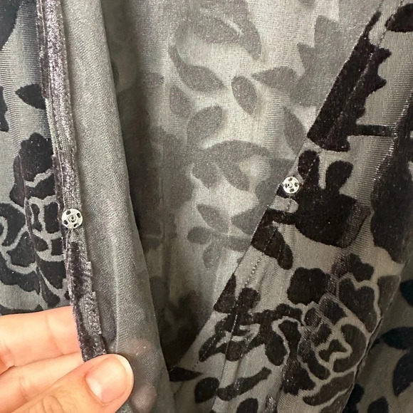 NWT Halogen Black Flocked Sleeveless Floral Top Size Small - Picture 4 of 10